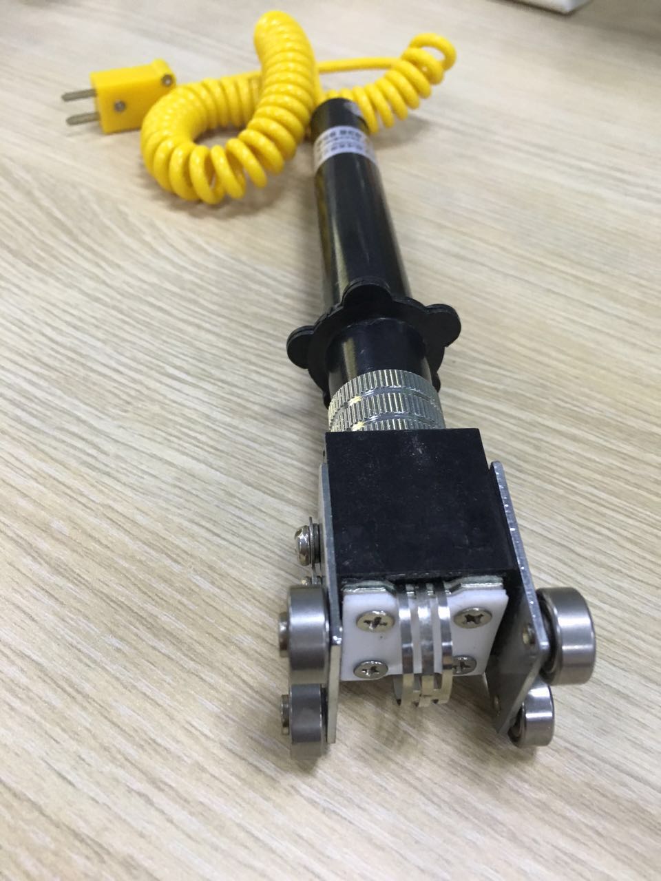 滾(gun)輪式表面熱電(dian)偶